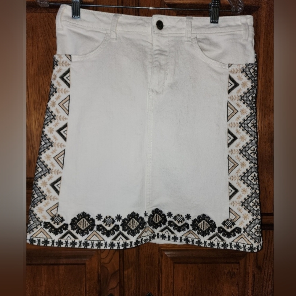 Pilcro and the Letterpress / White Denim Embroidered Skirt/ Size 8